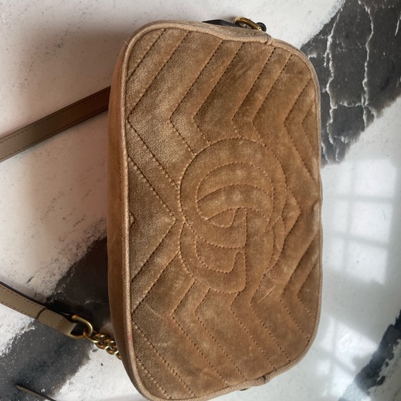 Gucci Velvet Matelasse Small GG Marmont Chain Shoulder Bag Taupe - Picture 2 of 8